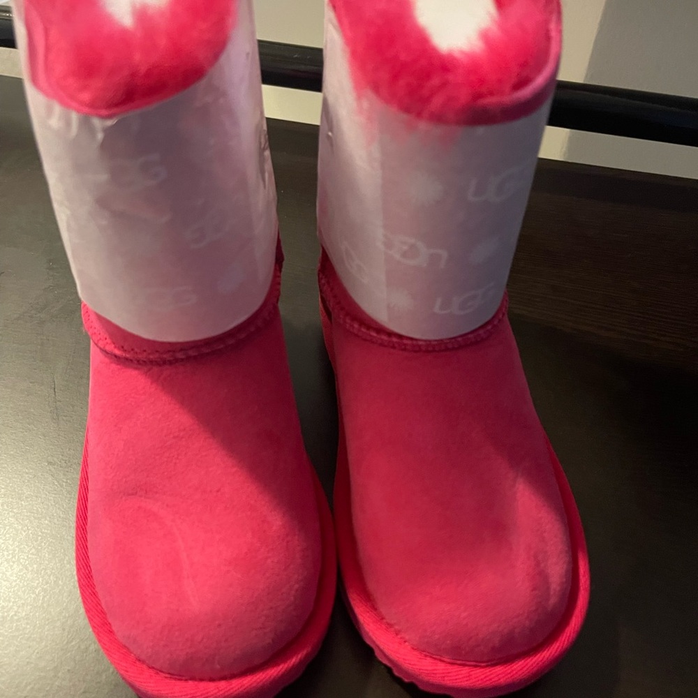 Kids size 11 BRAND NEW Bailey Bow Uggs